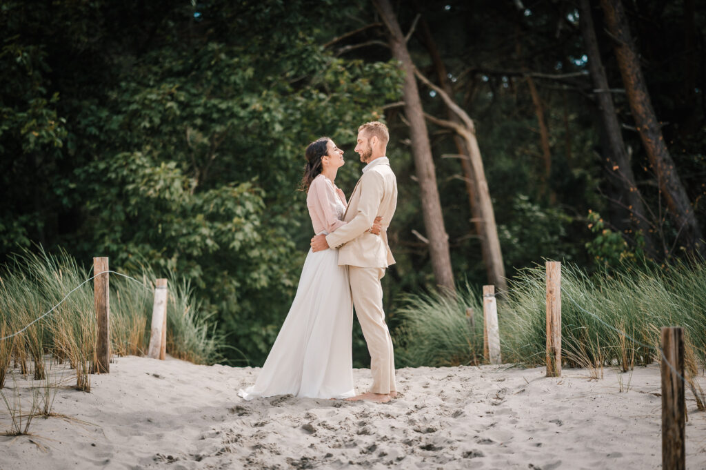 Freie Trauung am Strand - kleine Hochzeit an der Ostsee, auf Rügen heiraten 
